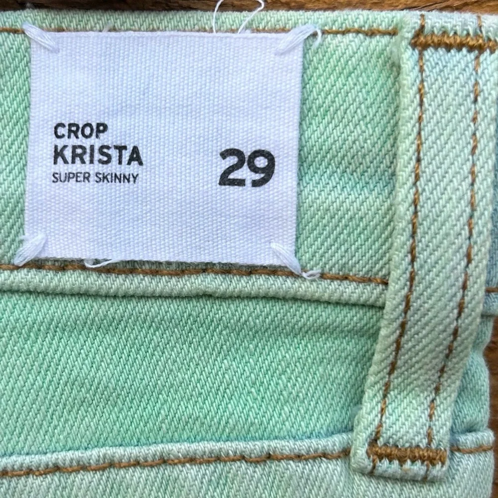 NWOT-Sz 29 Crop Krista Hudson dip dye jeans